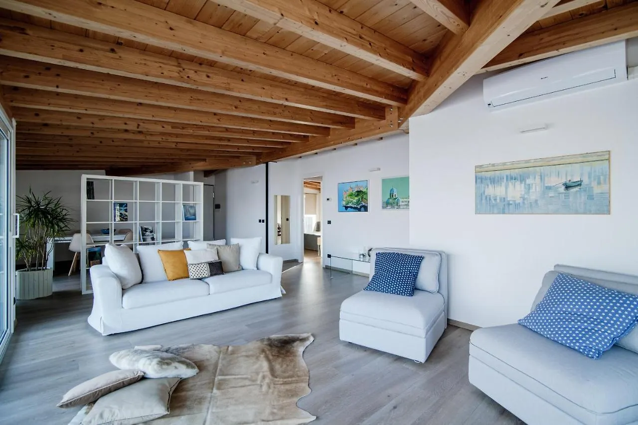 White Attic - By Myhomeincomo Camnago Volta Appartement