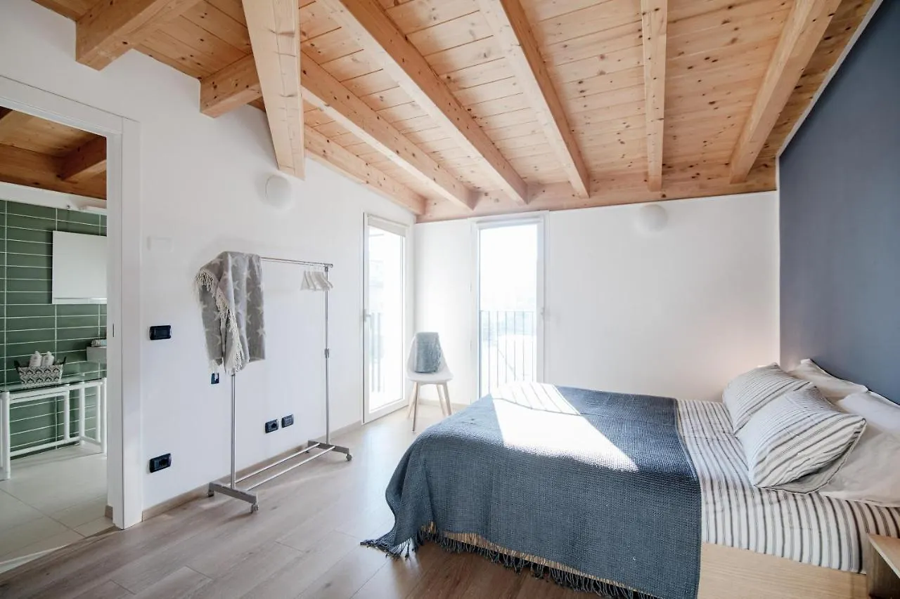 White Attic - By Myhomeincomo Camnago Volta 0*,