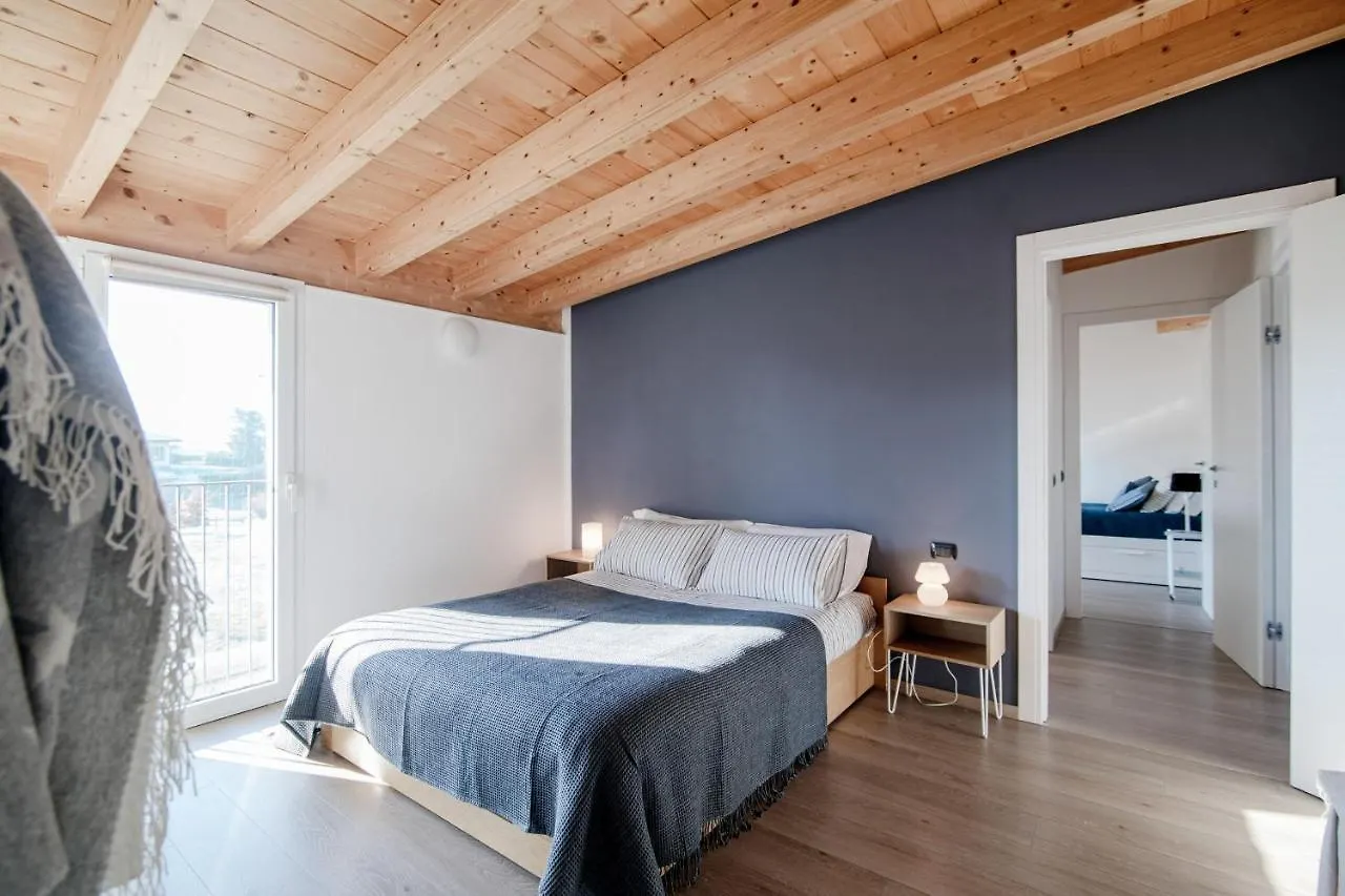 White Attic - By Myhomeincomo Camnago Volta Appartement