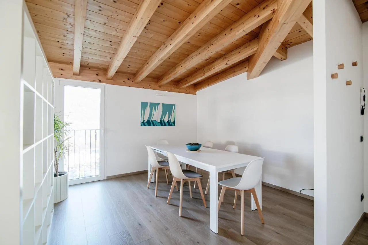 White Attic - By Myhomeincomo Camnago Volta