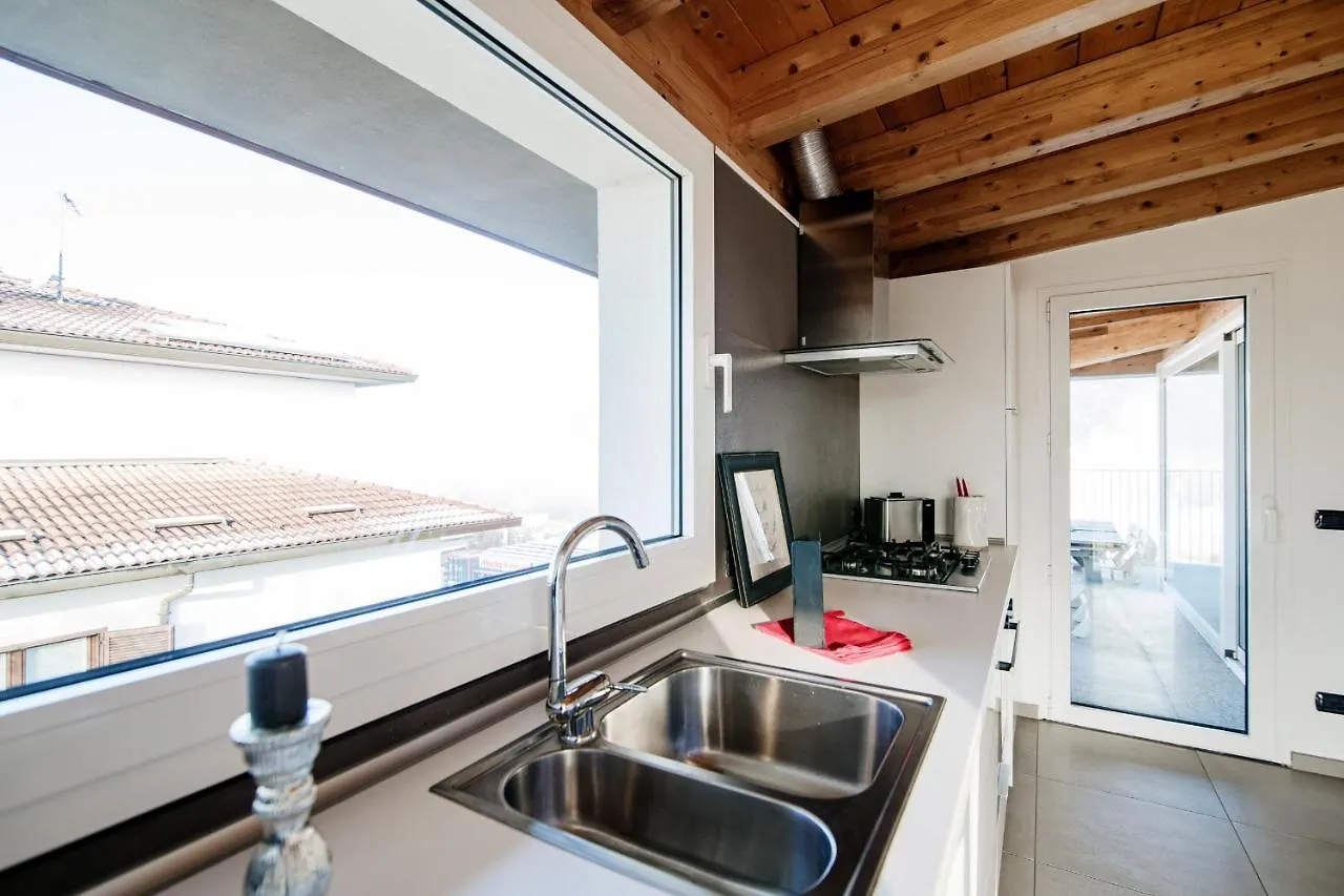 Apartment White Attic - By Myhomeincomo Camnago Volta