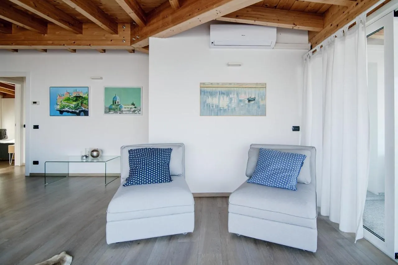 Apartment White Attic - By Myhomeincomo Camnago Volta