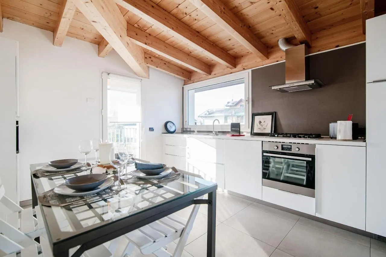 White Attic - By Myhomeincomo Camnago Volta