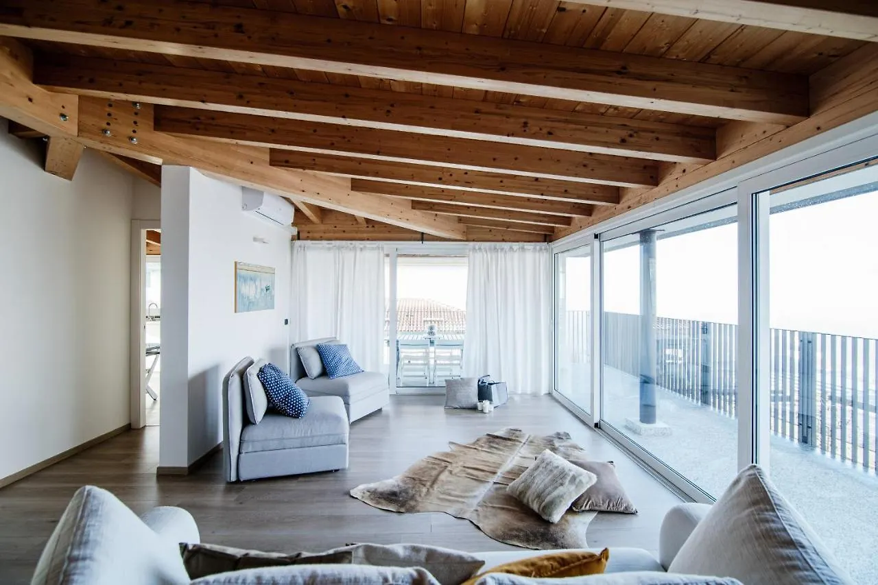 White Attic - By Myhomeincomo Camnago Volta Italy