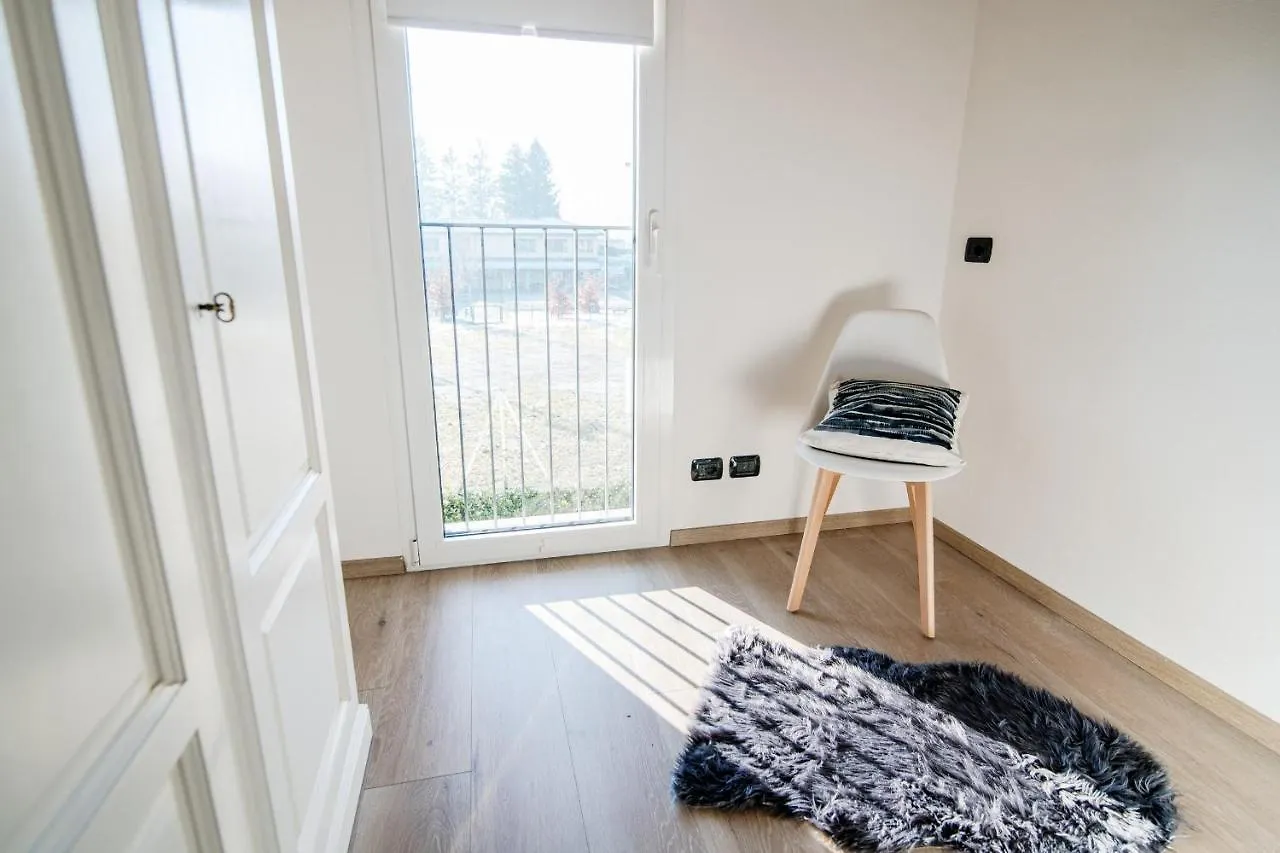 Apartment White Attic - By Myhomeincomo Camnago Volta Italy