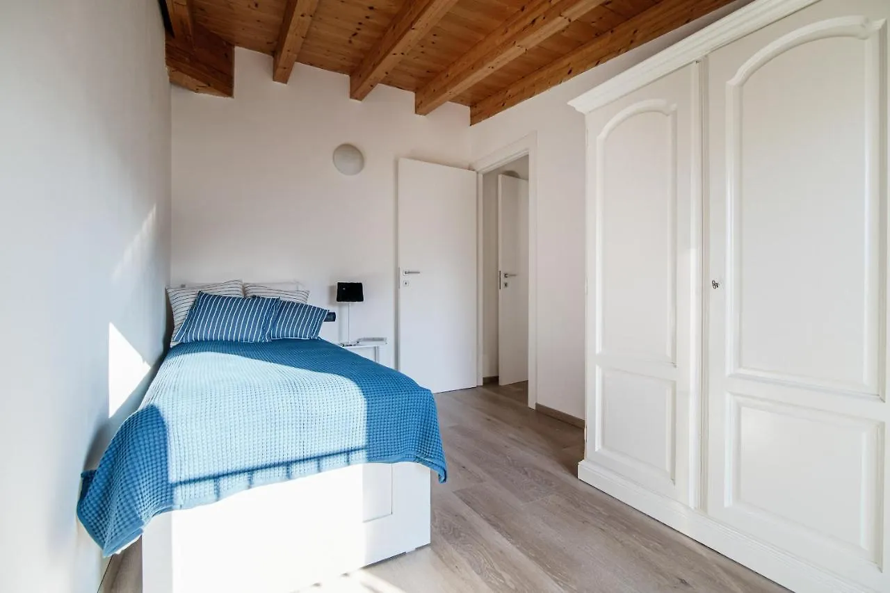 White Attic - By Myhomeincomo Camnago Volta Apartment
