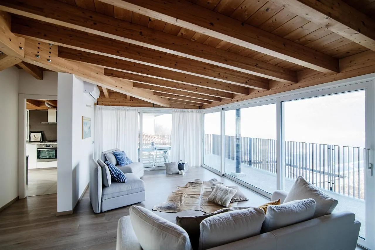 White Attic - By Myhomeincomo Camnago Volta
