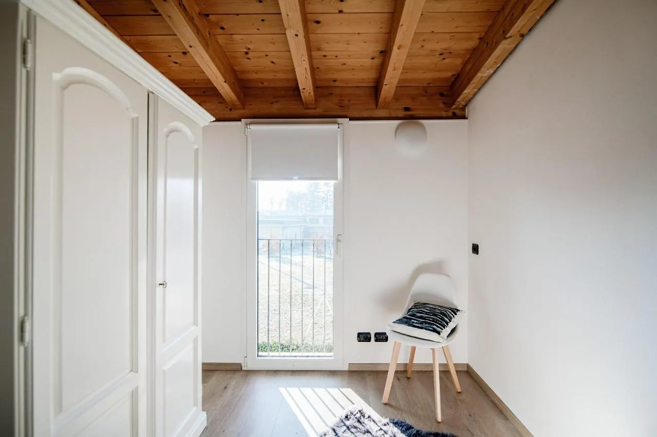 White Attic - By Myhomeincomo Camnago Volta 0*,  Italy